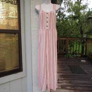 This pretty size 16 sundress is in very good condition. It measures 21" from arm